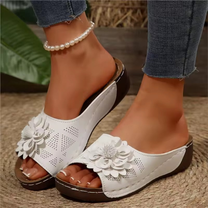 Zanorly™ Sandales Confort Élégance – Semelle Compensée Orthopédique & Fleur Chic pour un Maintien Parfait